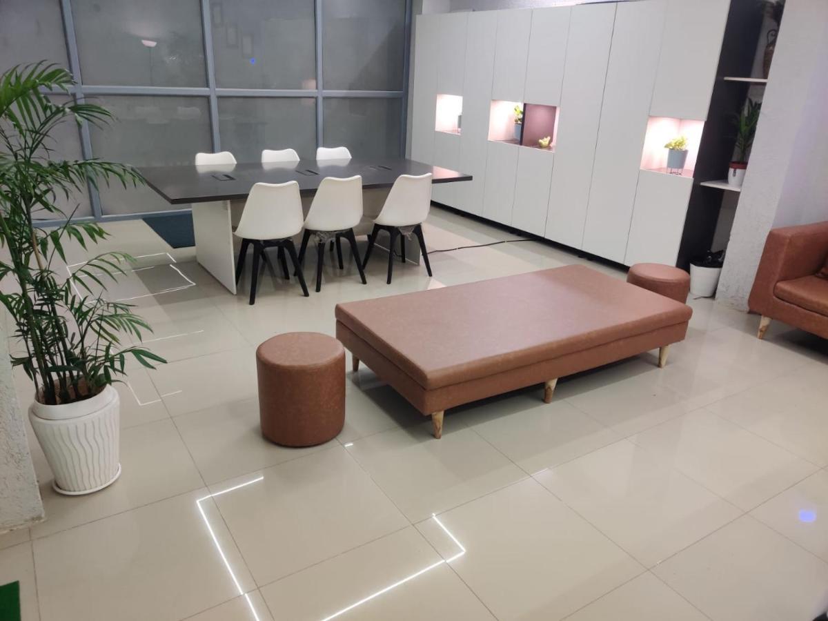 होटल के अलावा Restel Flats Hyderabad